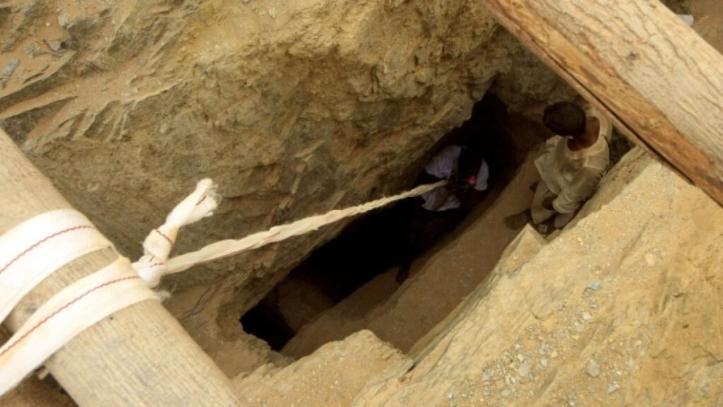 50 قتيلا في انهيار مناجم لتعدين الذهب بالسودان | أخبار