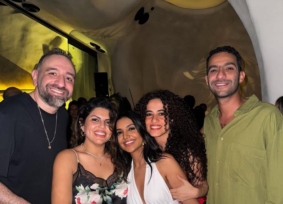 عمرو سلامة وزوجته يحتفلان بعيد ميلاد المصورة شيرين شيحة
