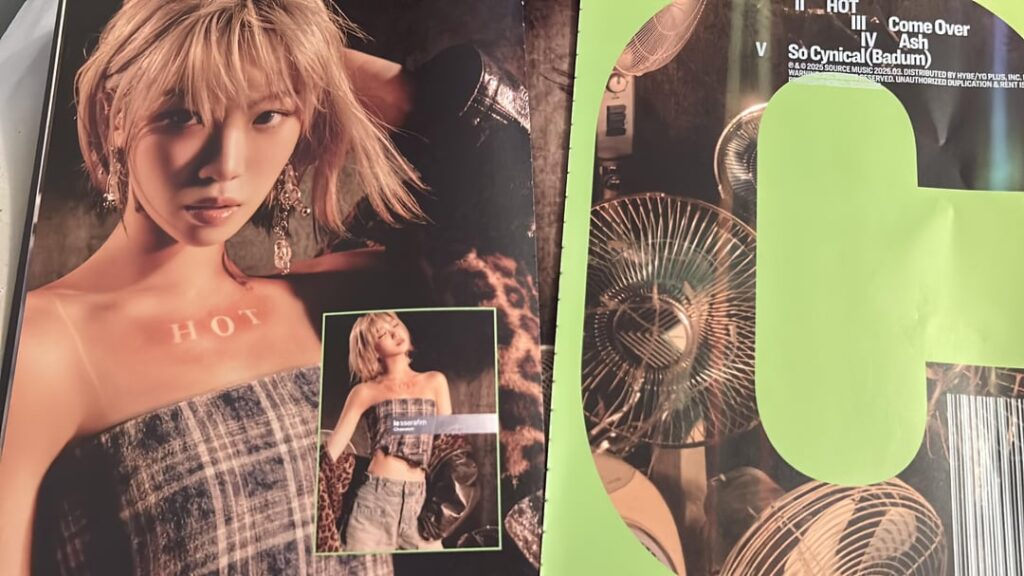 ألبومات أي شخص آخر تنهار هذا بسهولة؟ للرجوع ، اشتريتها للتو منذ أسبوع 💔