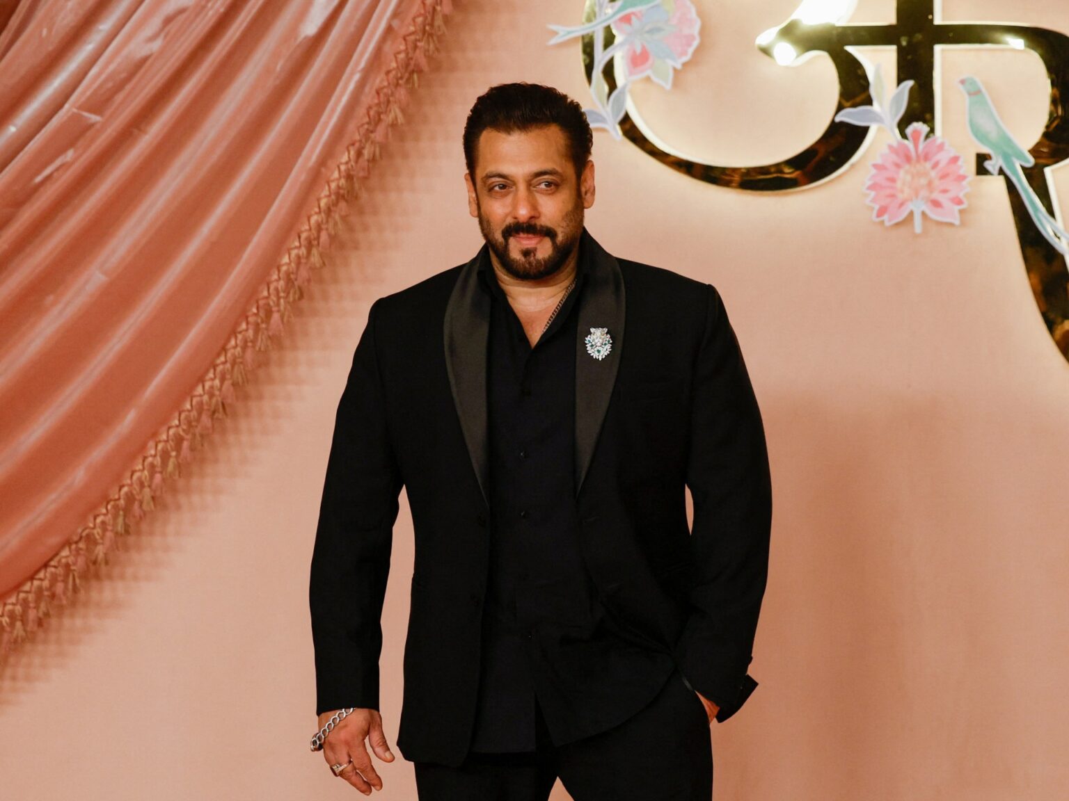 النجم الهندي سلمان خان يفاجئ الجمهور بحقيقة وضعه الصحي الخطير | فن