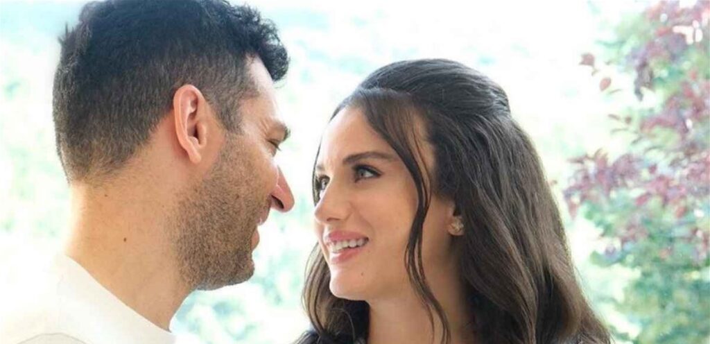 زوجته حسناء مغربية.. النجم التركي الشهير يقضي عطلة في مزرعته الخاصة وابنتهما حديث المواقع (فيديو) Doc-P-1370203-638846192355862433.jpeg