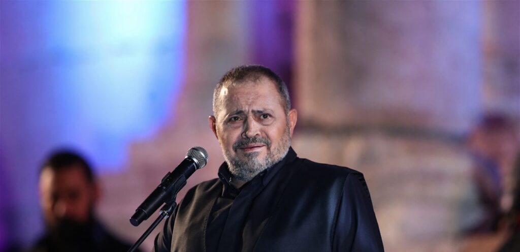 تأثر بشدة.. شاهدوا ماذا حصل مع جورج وسوف على المسرح (فيديو) Doc-P-1372901-638851446595355914.jpg