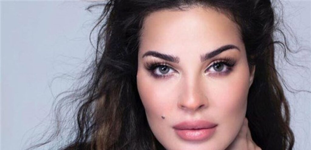 ظهرت مُستلقية على السرير.. نادين نسيب نجيم تُثير الجدل بإطلالتها (فيديو) Doc-P-1384292-638868069571141970.jpg