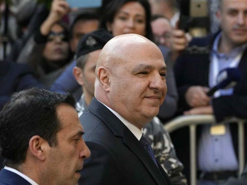 جوزاف عون "بين النهرين".. والسلاح على "خطيّن"!