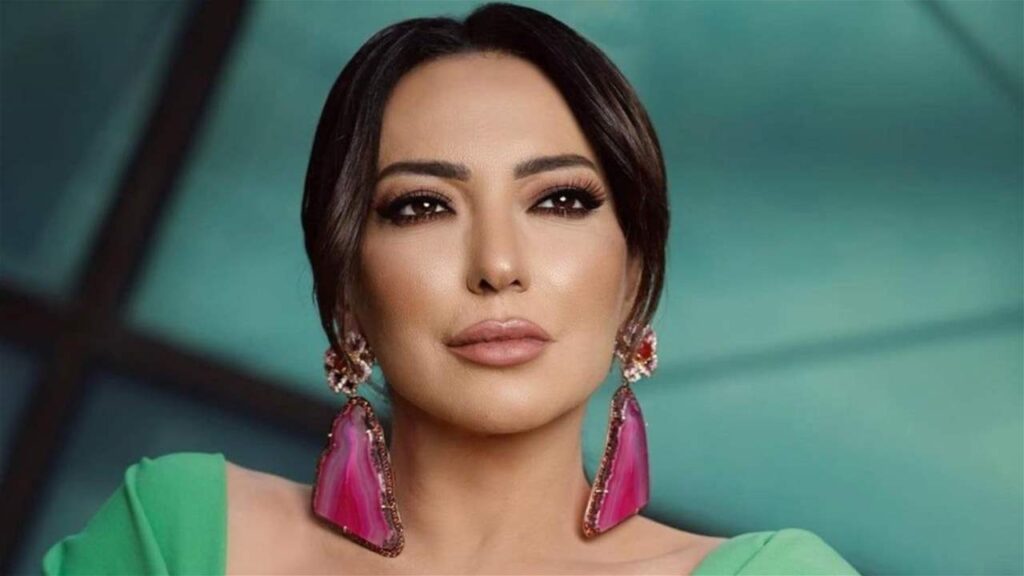 أمل عرفة تحتفل بعيد الأضحى من أمام برج إيفل أمل عرفة تحتفل بعيد الأضحى من أمام برج إيفل