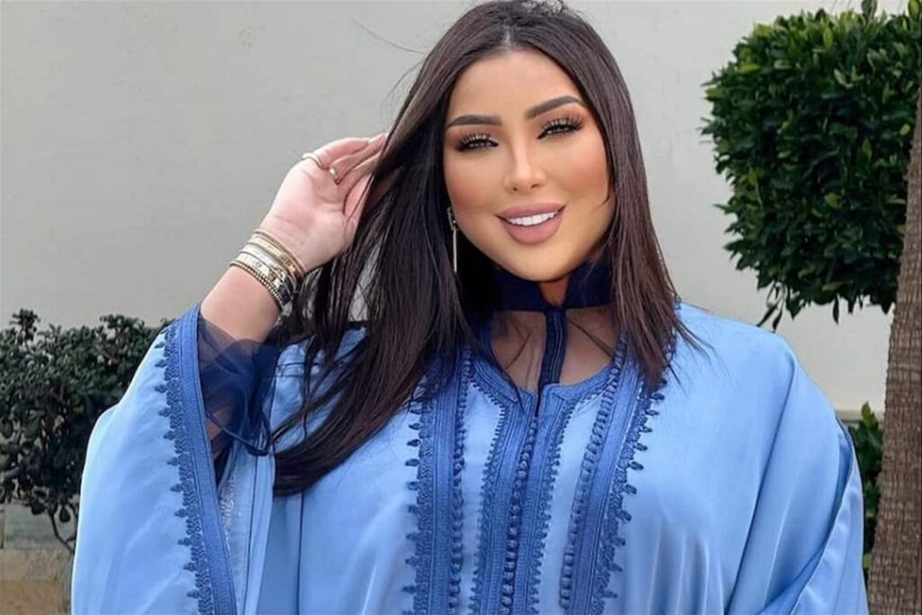 دنيا بطمة تحدث ضجة في احدث ظهور لها