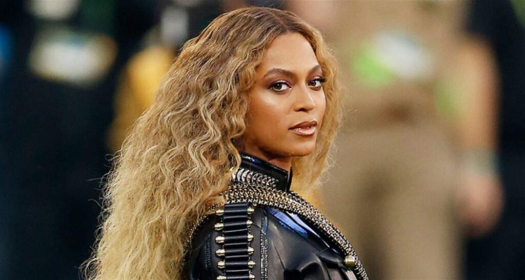 سقوط سروال بيونسيه امام الجميع وهكذا كانت ردة فعلها