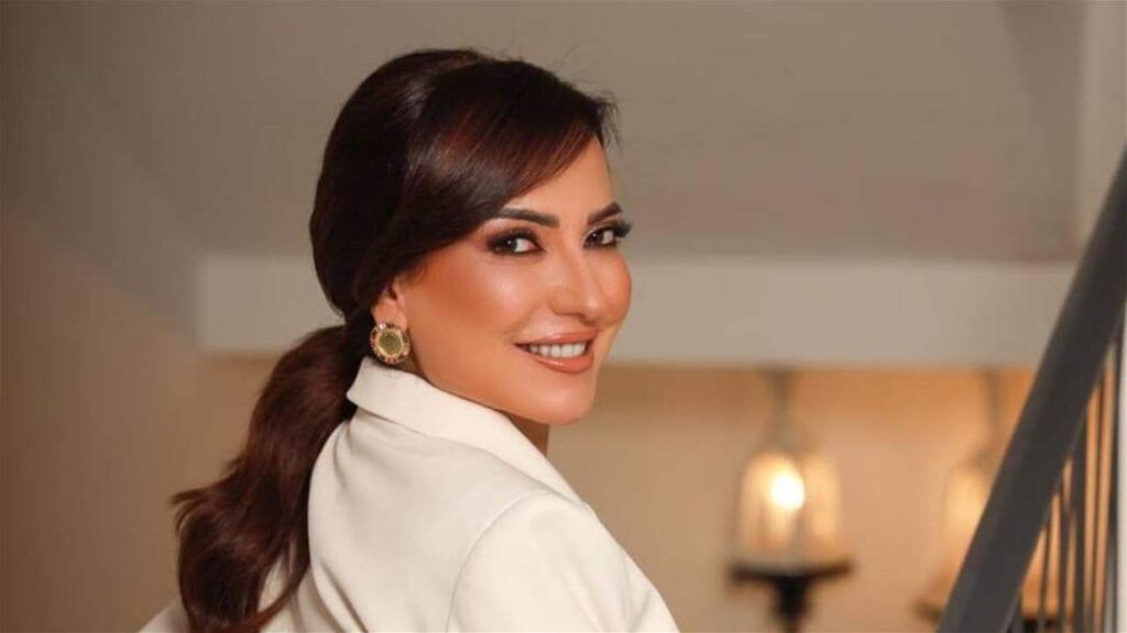 ابنة امل عرفة تلفت الانظار في احدث ظهور.. بدت نسخة مصغرة عن والدتها