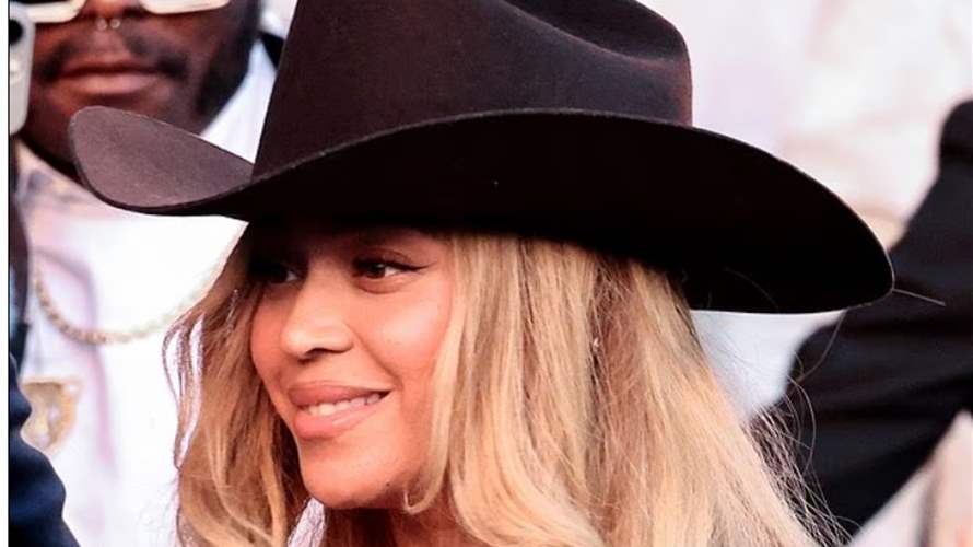 حفل بيونسيه كاد أن يتحول الى مأساة… سيارتها الطائرة مالت بشكل خطير فوق الجمهور وهذه التفاصيل (فيديو) – LBCI Lebanon حفل بيونسيه كاد أن يتحول الى مأساة... سيارتها الطائرة مالت بشكل خطير فوق الجمهور وهذه التفاصيل (فيديو) - LBCI Lebanon