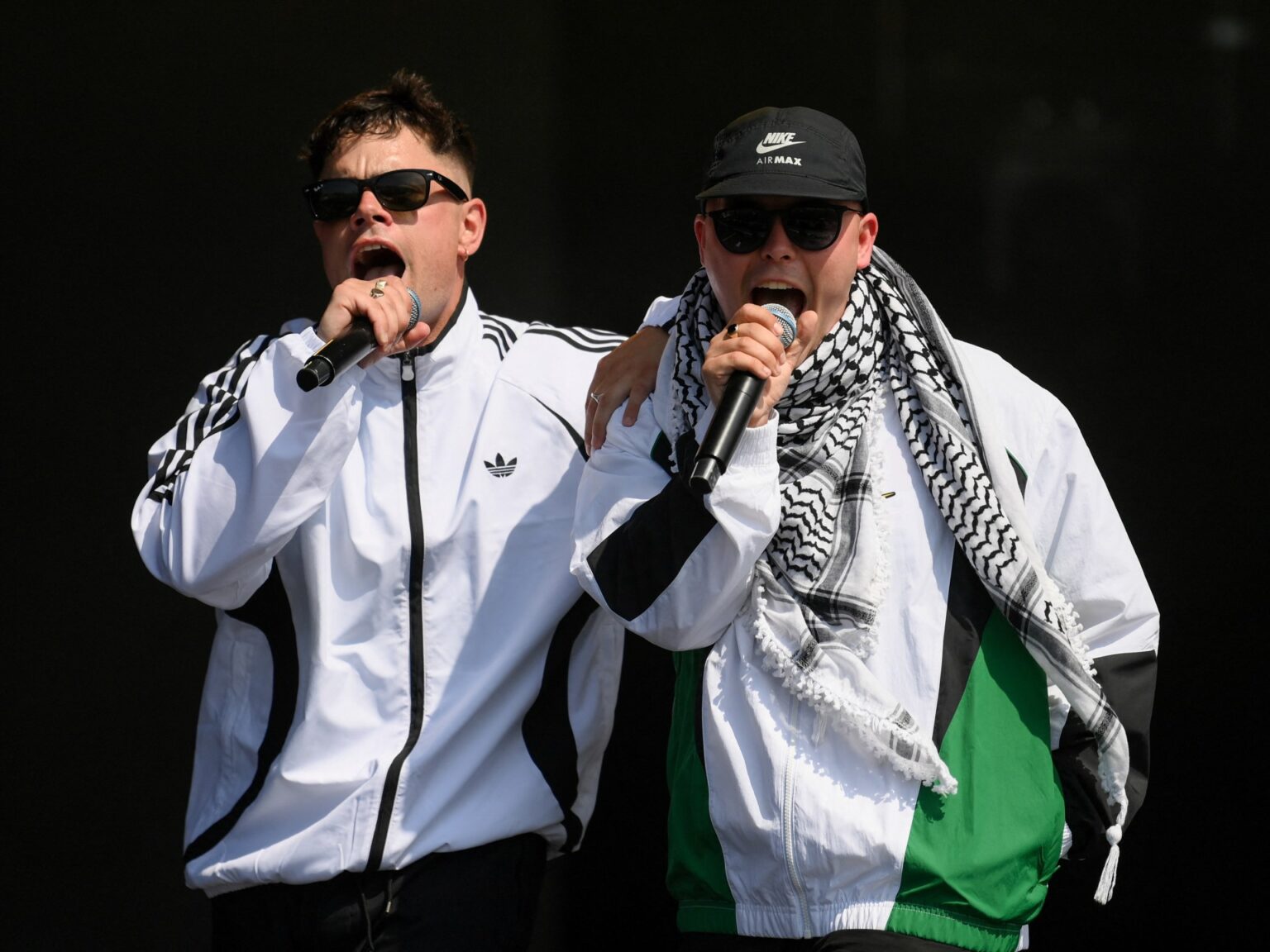 هتافات “الموت للجيش الإسرائيلي” تثير عاصفة سياسية في مهرجان غلاستونبري | فن هتافات "الموت للجيش الإسرائيلي" تثير عاصفة سياسية في مهرجان غلاستونبري | فن