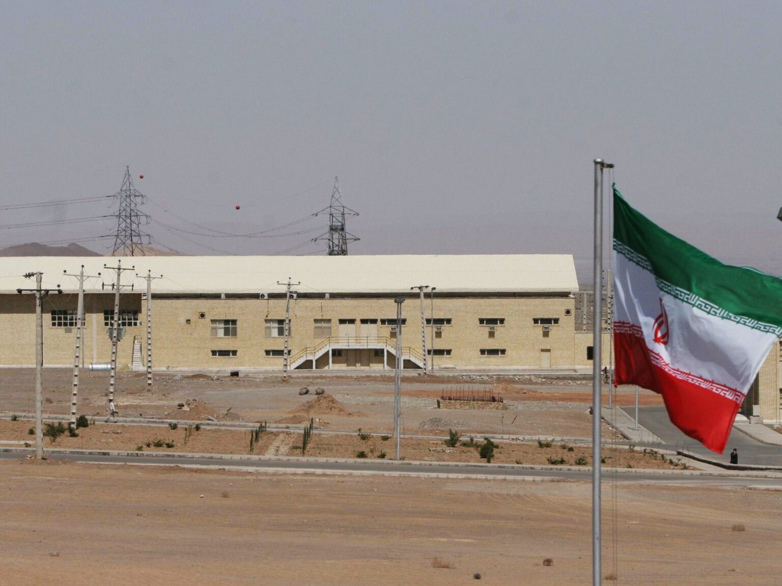 ضرب نطنز.. إيران تنفي أي تسرب إشعاعي من المنشآت النووية | علوم