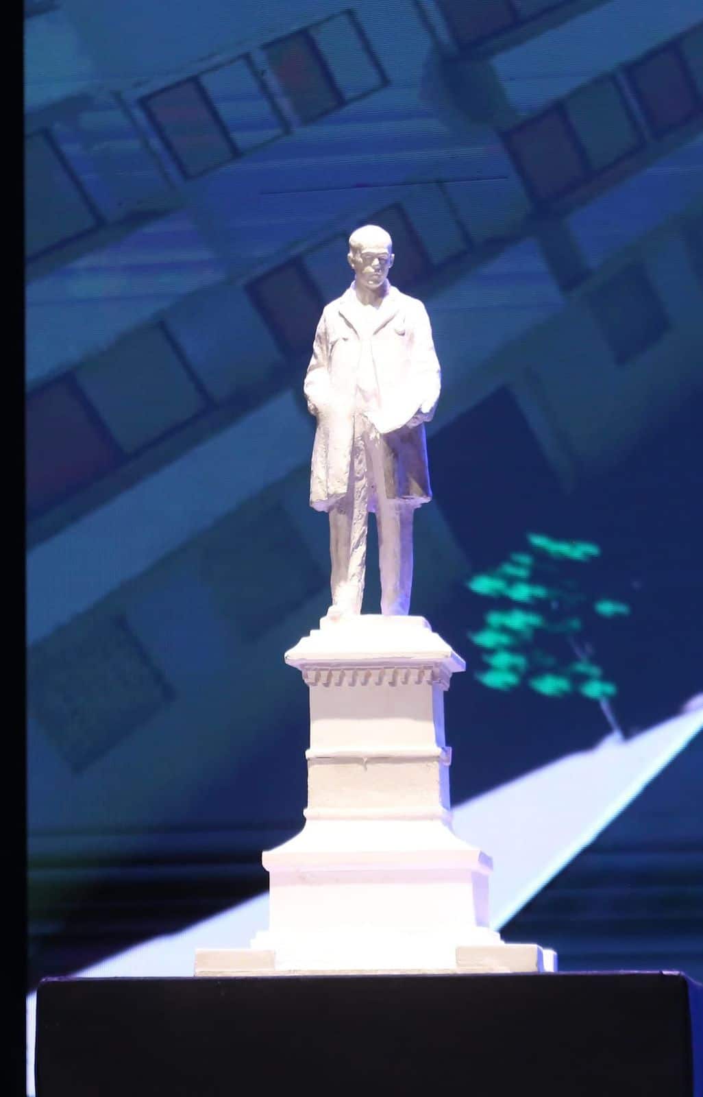 تمثال مجدي يعقوب