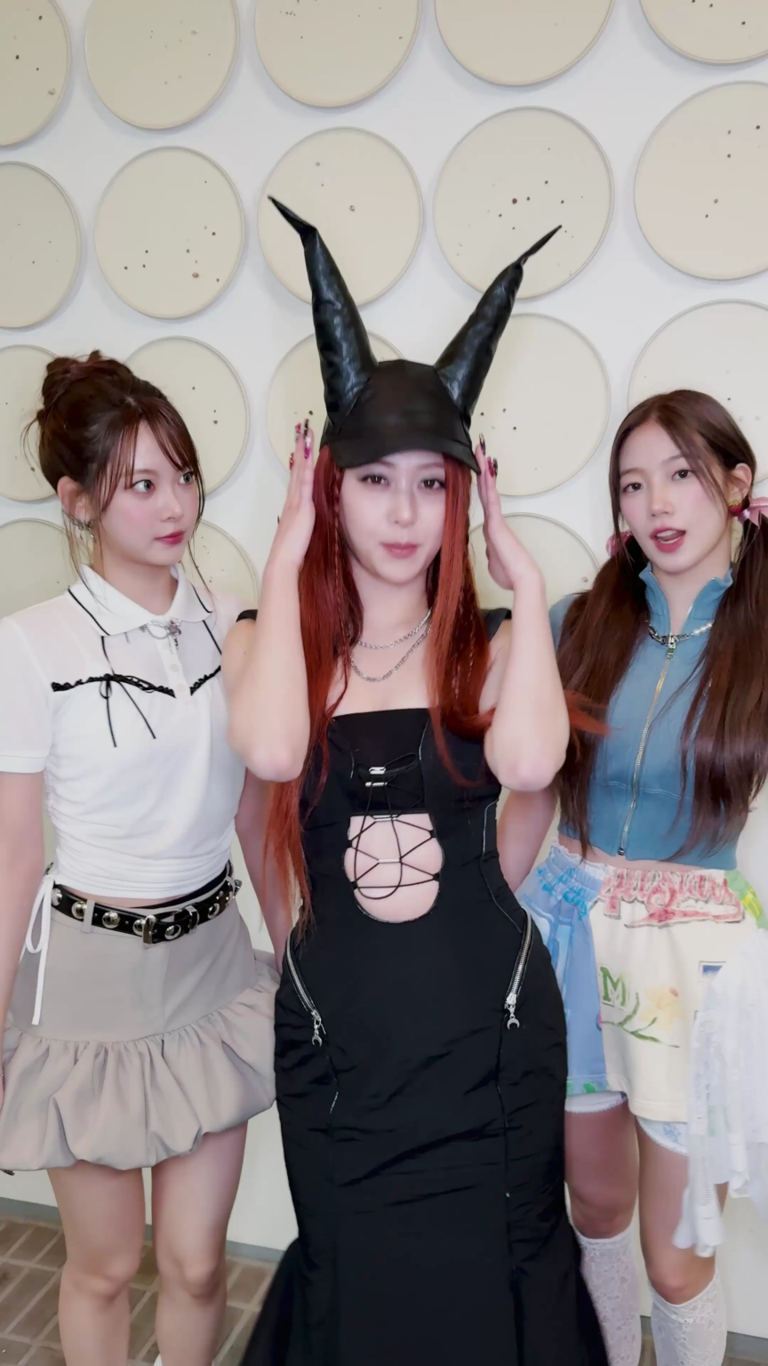 250610 le sserafim tiktok تحديث مع Huh Yunjin ، Kazuha & Hong Eunchae - 𝓞𝓷𝓵𝔂 𝓸𝓷𝓮😍✨