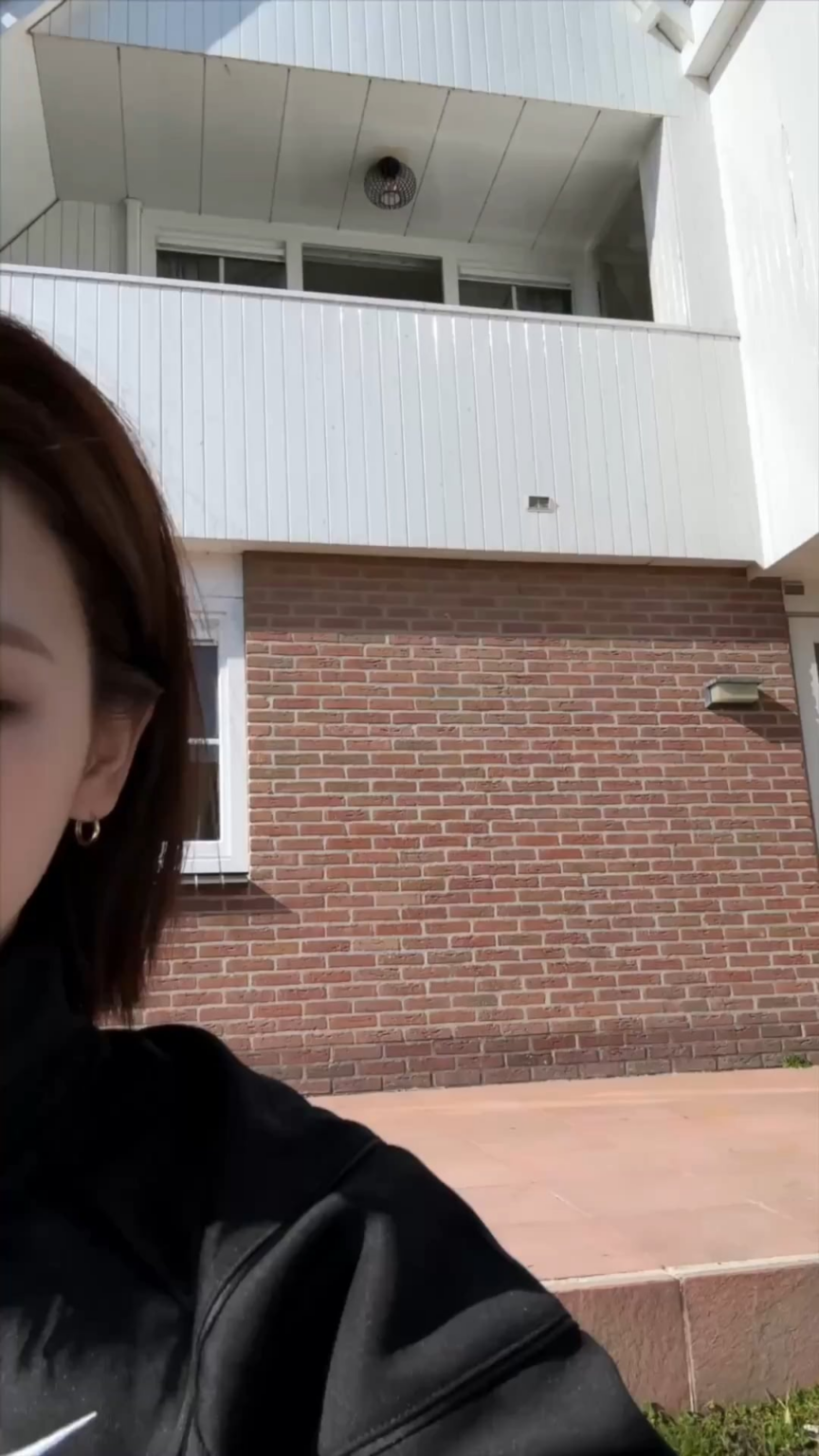 250613 تحديث AESPA Tiktok مع Karina - أنا أقفز من النافذة عرضًا