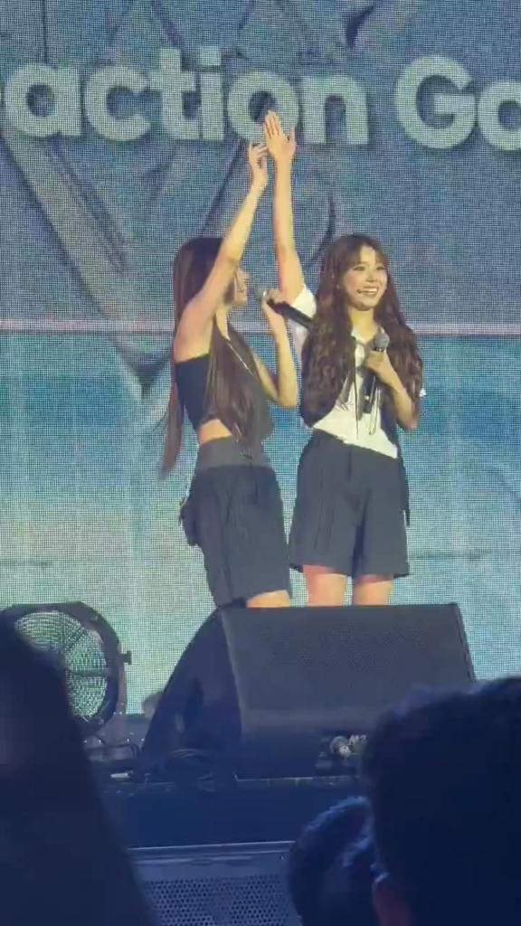 250606 - تحديث Twitter Lilyfied: Nmixx يغني مرتين "Cry for Me" (Ft. Lily & Jiwoo) [at Melbourne fan concert]