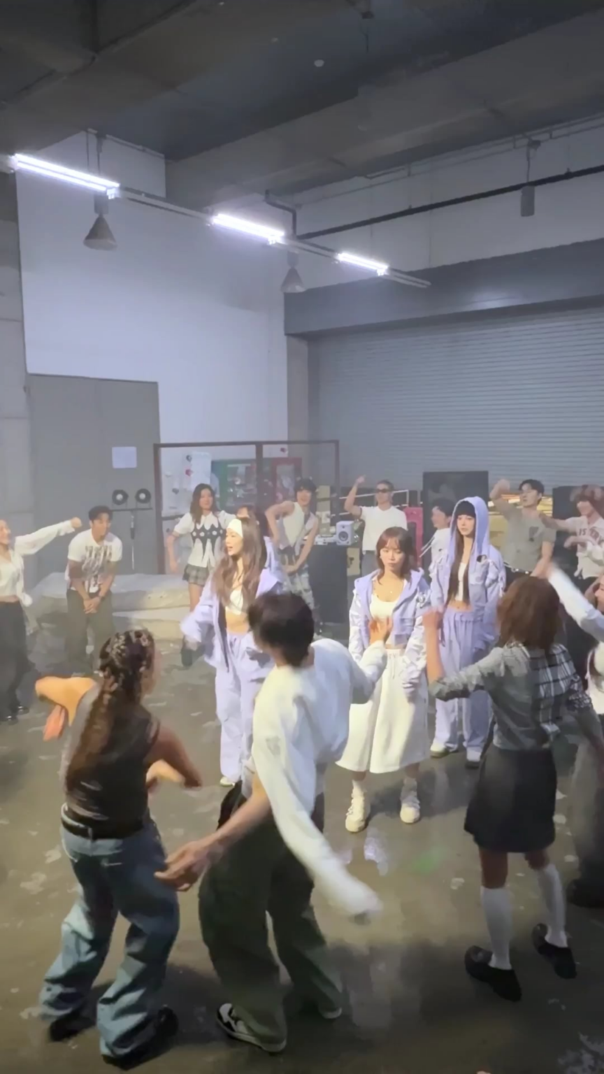 250620 Le Sserafim Tiktok Update - MV خلف 💃