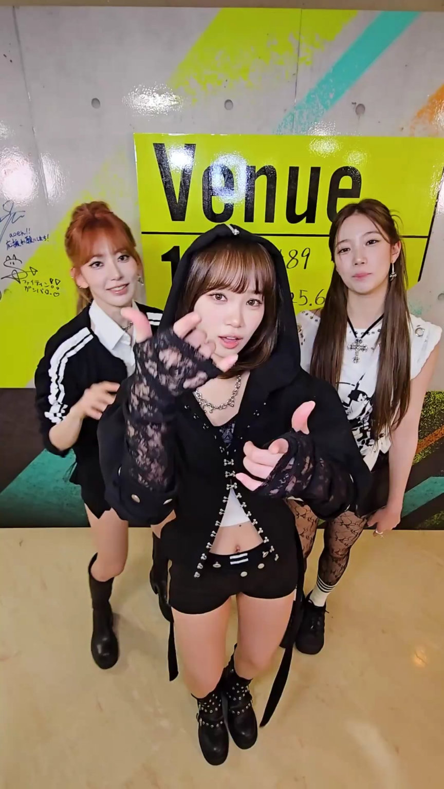 250626 Le Sserafim Tiktok Update مع Kim Chaewon و Miyawaki Sakura & Kazuha - فتيات مختلفات