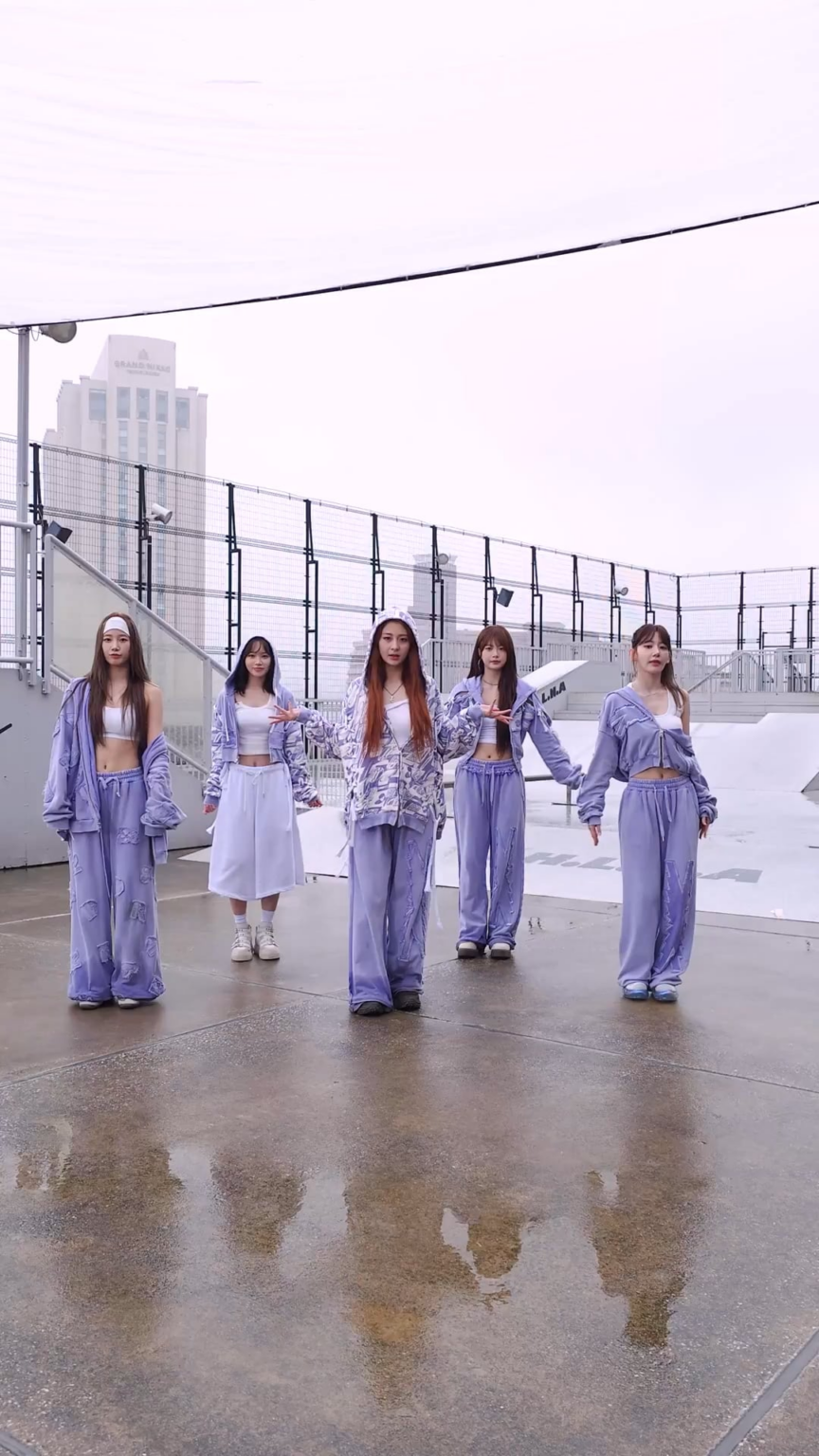 250627 Le Sserafim Tiktok Update - Dancin 'in the Rain☔ ☔