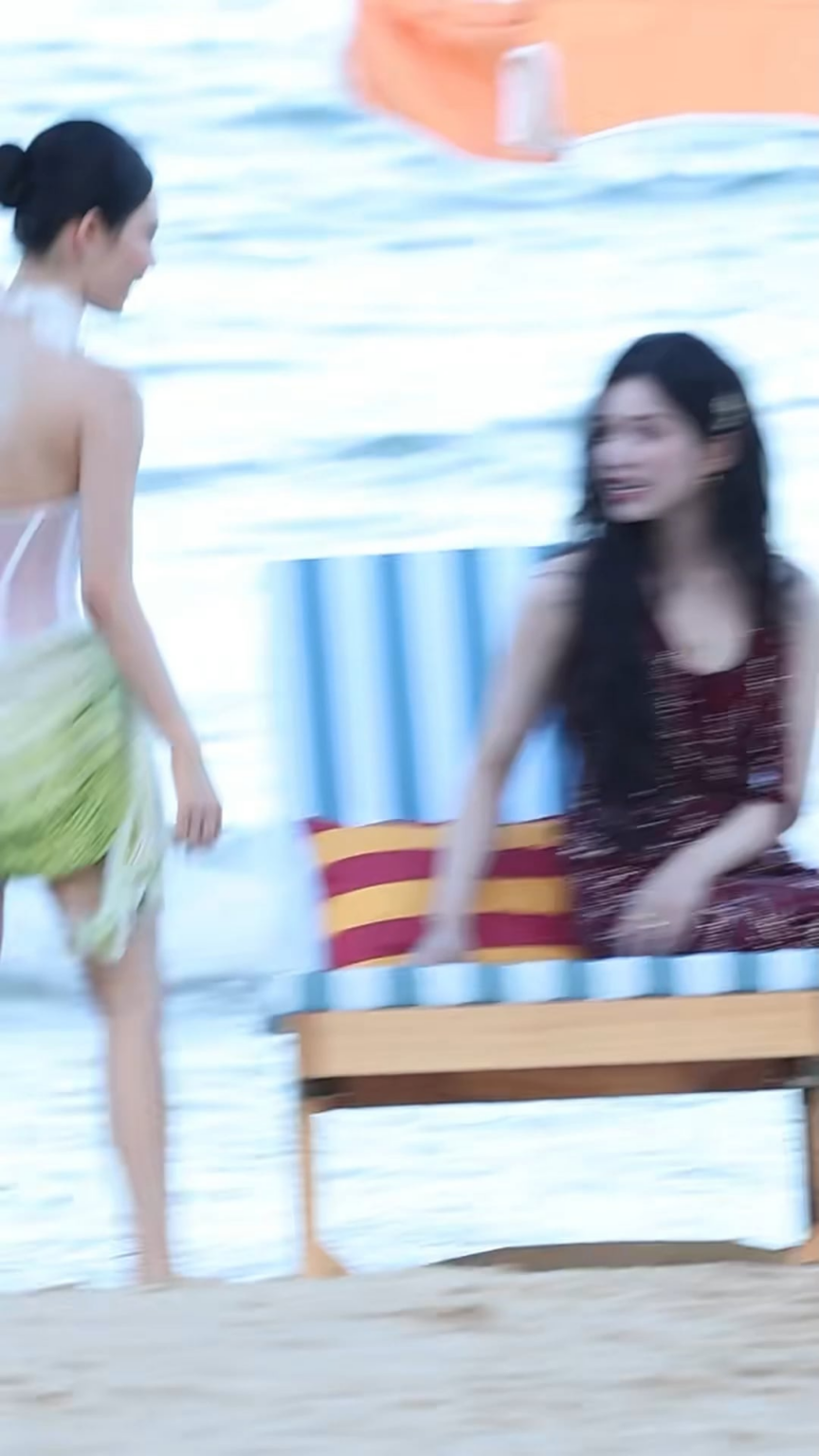 250609 تحديث حزب الترفيه Rednote مع Ningning & Zhang Jingyi