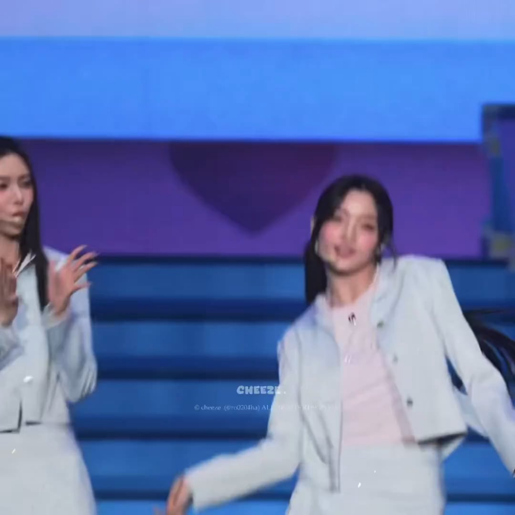 250609 IROHA من Illit Dances Jennie - "مثل Jennie" في يوم Glitter في سيول