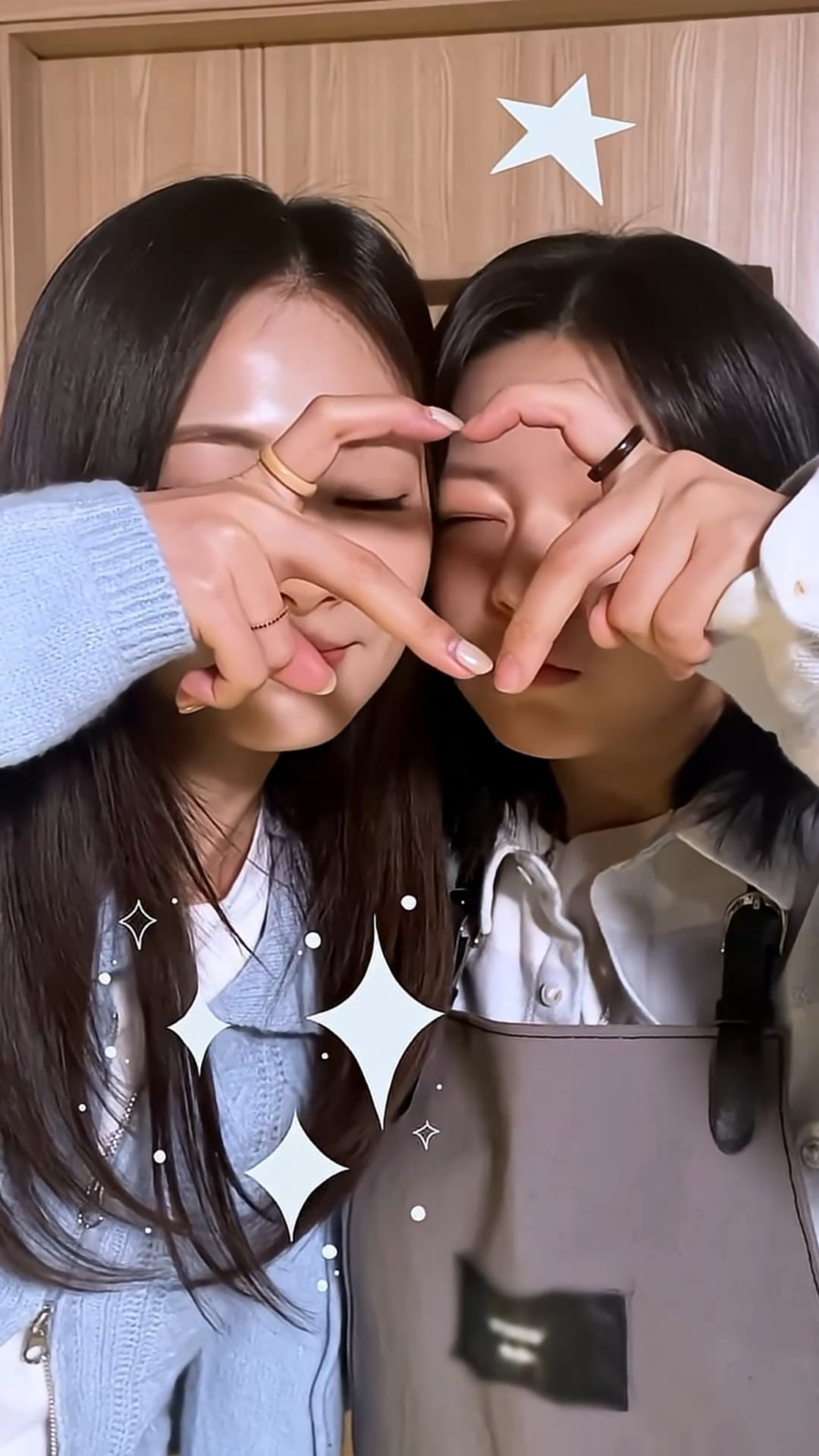 250602 - Jeongyeon و Tzuyu يتمتعان تاريخهما