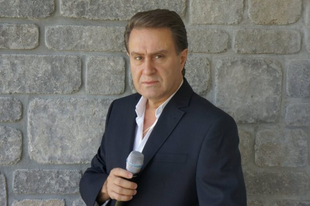 بالفيديو ـ بعد غياب طويل... رجا بدر في بيروت للمشاركة في حفل الزمن الجميل