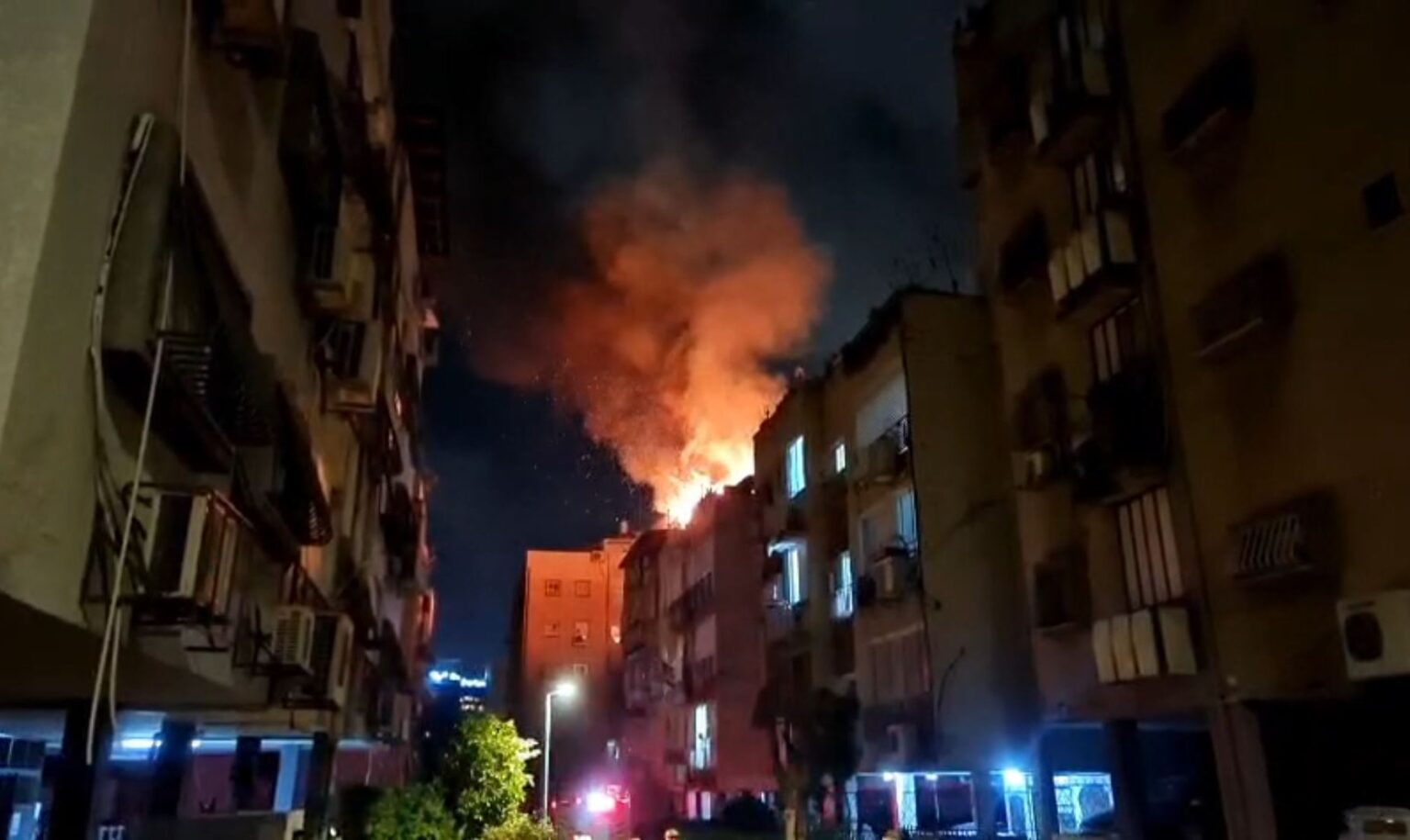 حرائق في مبان وسط إسرائيل جراء موجة صاروخية إيرانية جديدة | أخبار حرائق في مبان وسط إسرائيل جراء موجة صاروخية إيرانية جديدة | أخبار