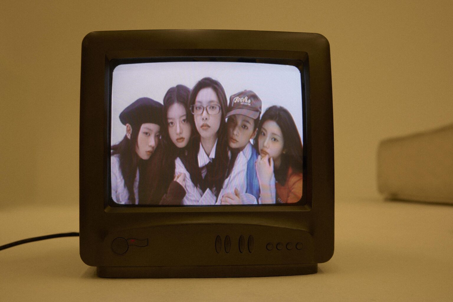 INLIT - الألبوم المصغر الثالث: BOMB (Concept Photo - GLLIT VER.)