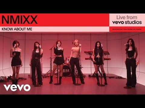 Nmixx - تعرف عني (العيش من Vevo Studios)