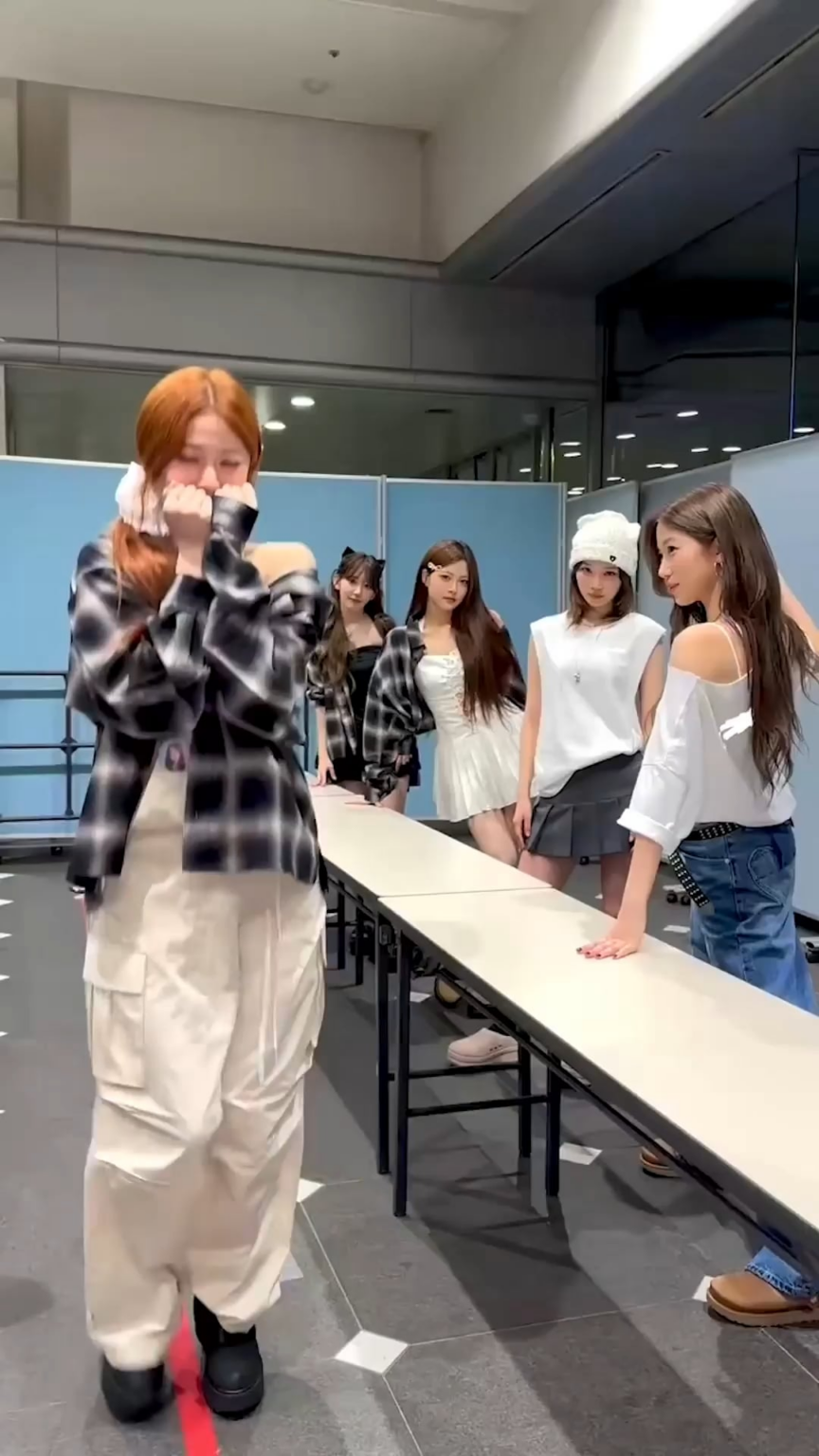 250608 Le Sserafim Tiktok Update - Yunjin عاد *: ･ﾟ✧ *: ･ﾟ✧