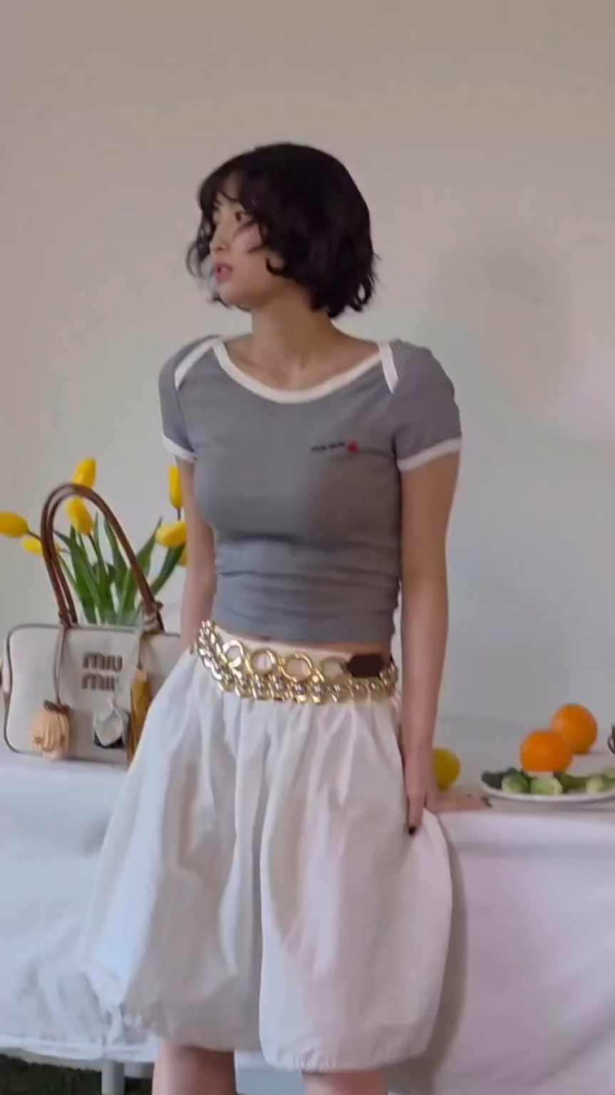 250617 تحديث Instagram في اليابان - Miu Miu x The Fashion Post الذي يطلق خلف مرتين Momo 💐 #twice #momo #miumiu