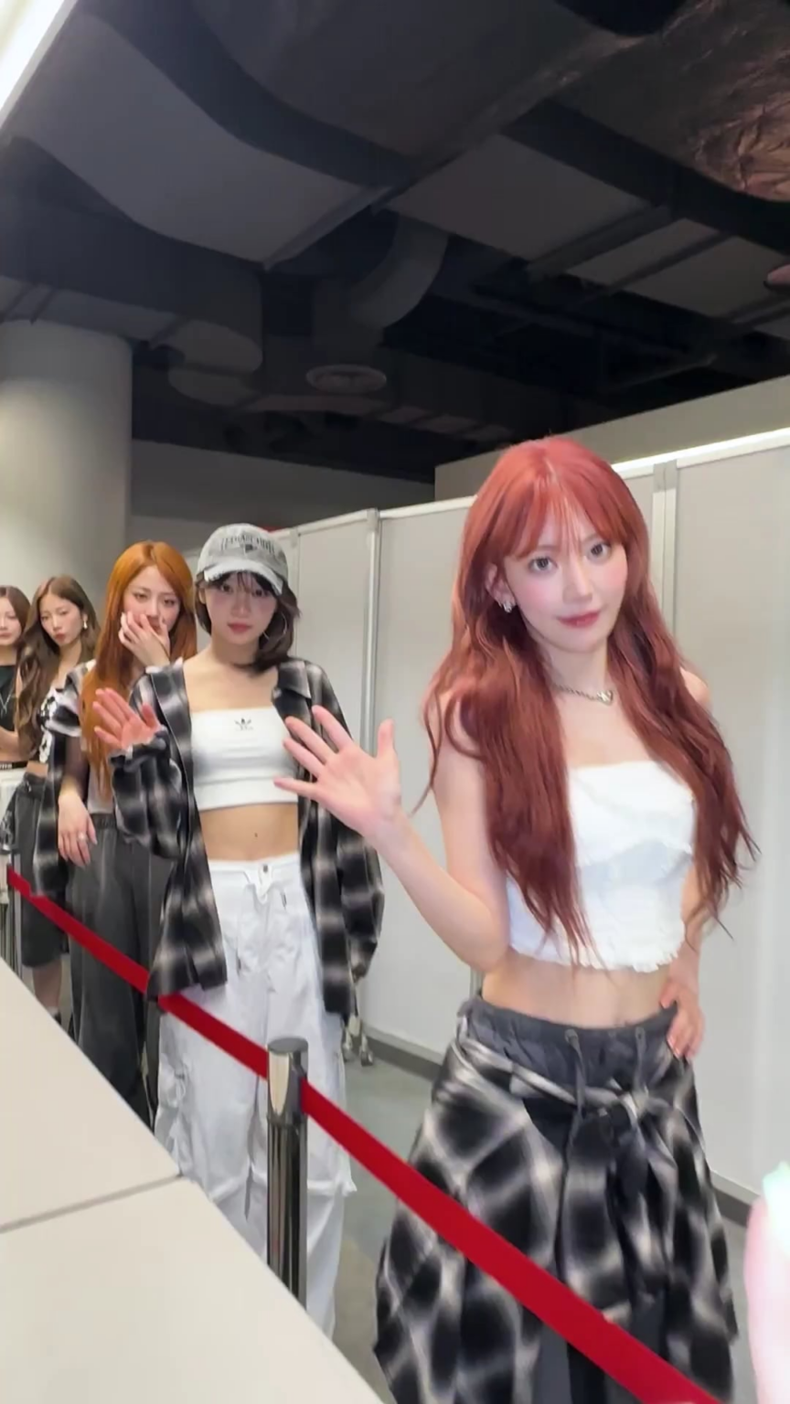 250615 le sserafim tiktok update - إنه قبة طوكيو ～！！！😎👏