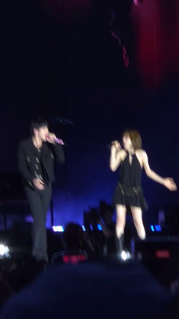 انضم Red Velvet Wendy إلى BTS Jin على خشبة المسرح لأداء "Heart on the Window" خلال "#RunSeokjin_ep.tour" في Goyang Day 2