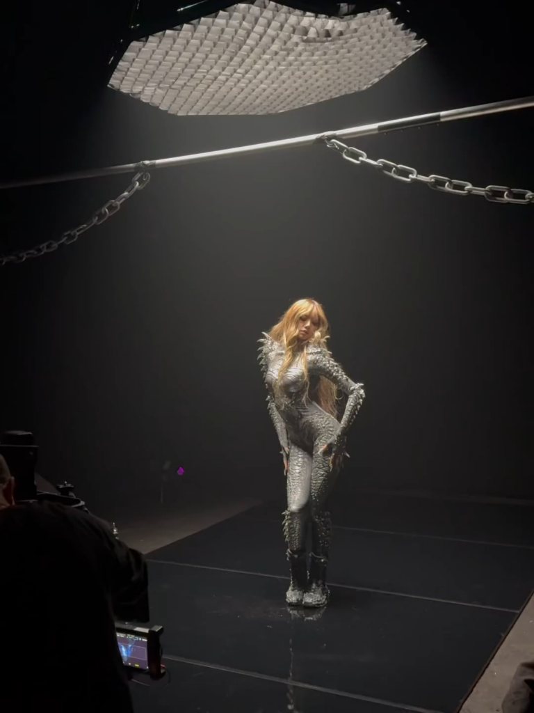 ليزا - "النصف الأول من عام 2025 طار بواسطة" - IG يونيو 2025