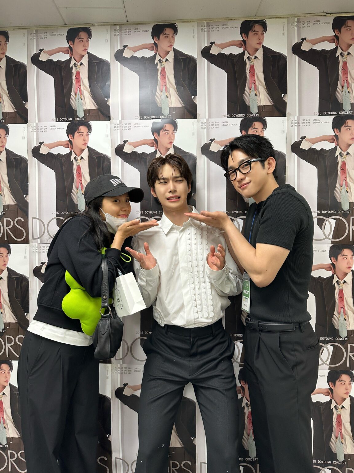 250614 jisoo w/ doyoung من NCT و Jinyoung of GOT7 في [Doors] حفلة موسيقية
