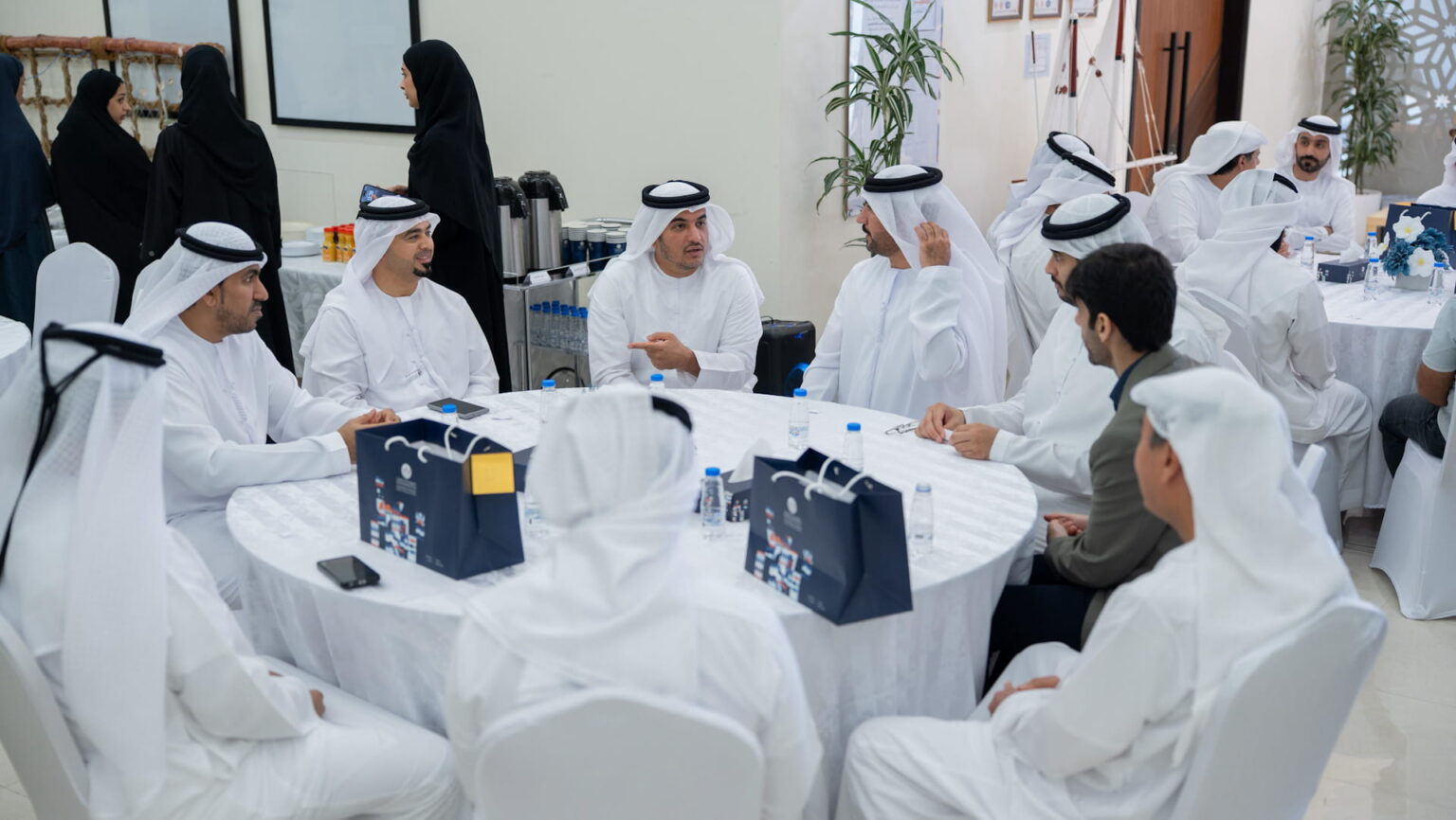 هيئة الشارقة للثروة السمكية تنظم فوالة العيد احتفاءً بعيد الأضحى هيئة الشارقة للثروة السمكية تنظم فوالة العيد احتفاءً بعيد الأضحى