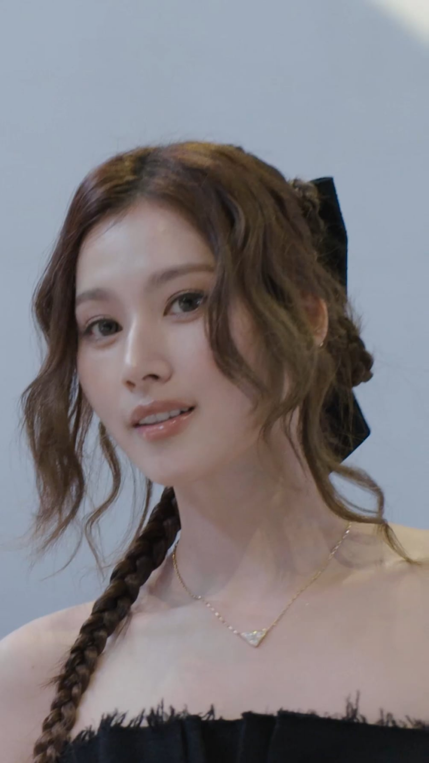 250626 تحديث تويتر برادا - يحضر سانت برادا سانا عرض الأزياء الرجالية في ربيع/صيف 2026 ، "تغيير النغمة". أحدث مجموعة برادا من قبل Miuccia Prada و RAF Simons - حيث تشير التوافقيات غير المطابقة ، وحركات جديدة وتراكيب عنصرية لا حدود لها إلى سرد جديد للملابس الرجالية.