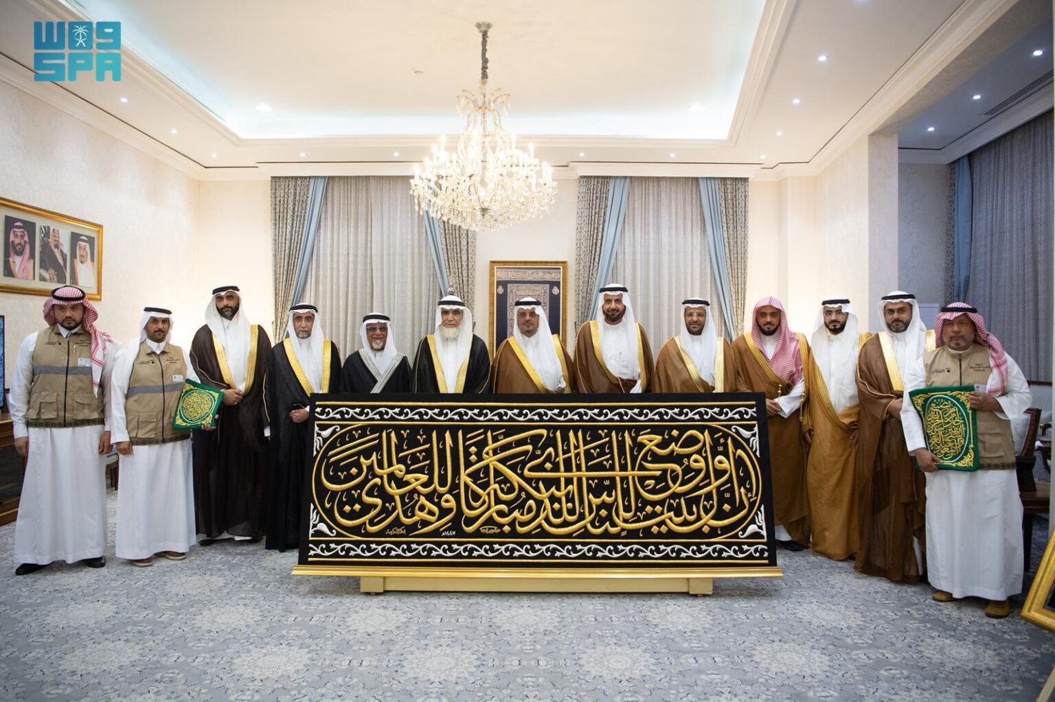 عام / نيابة عن خادم الحرمين الشريفين.. نائب أمير منطقة مكة المكرمة يُسلم كسوة الكعبة المشرفة لسدنة بيت الله الحرام - وكالة الأنباء السعودية