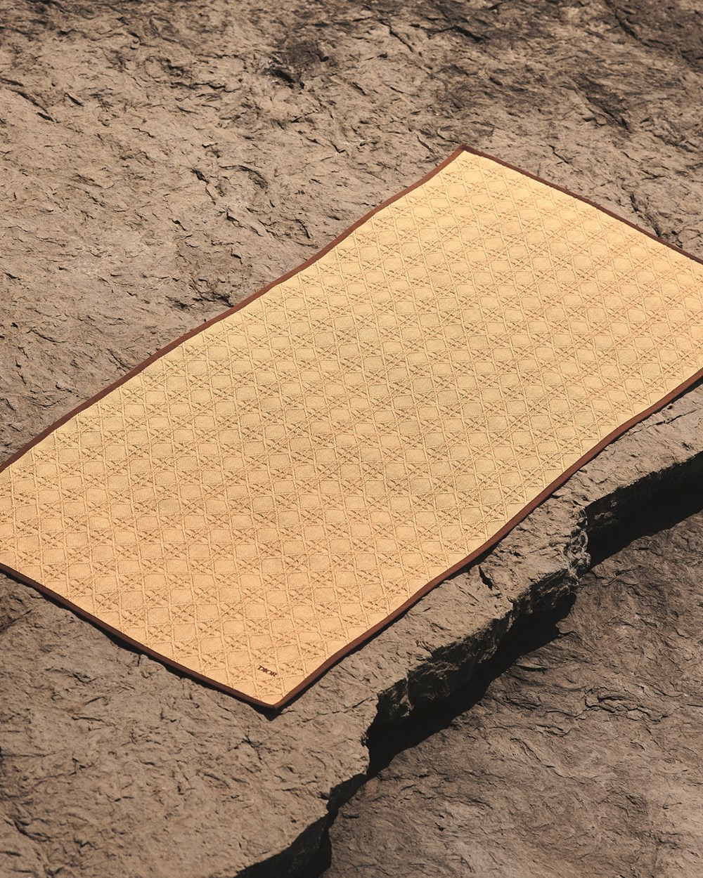 مجموعة «ديور ميزون» تحتفي بالصيف بأناقة طبيعية