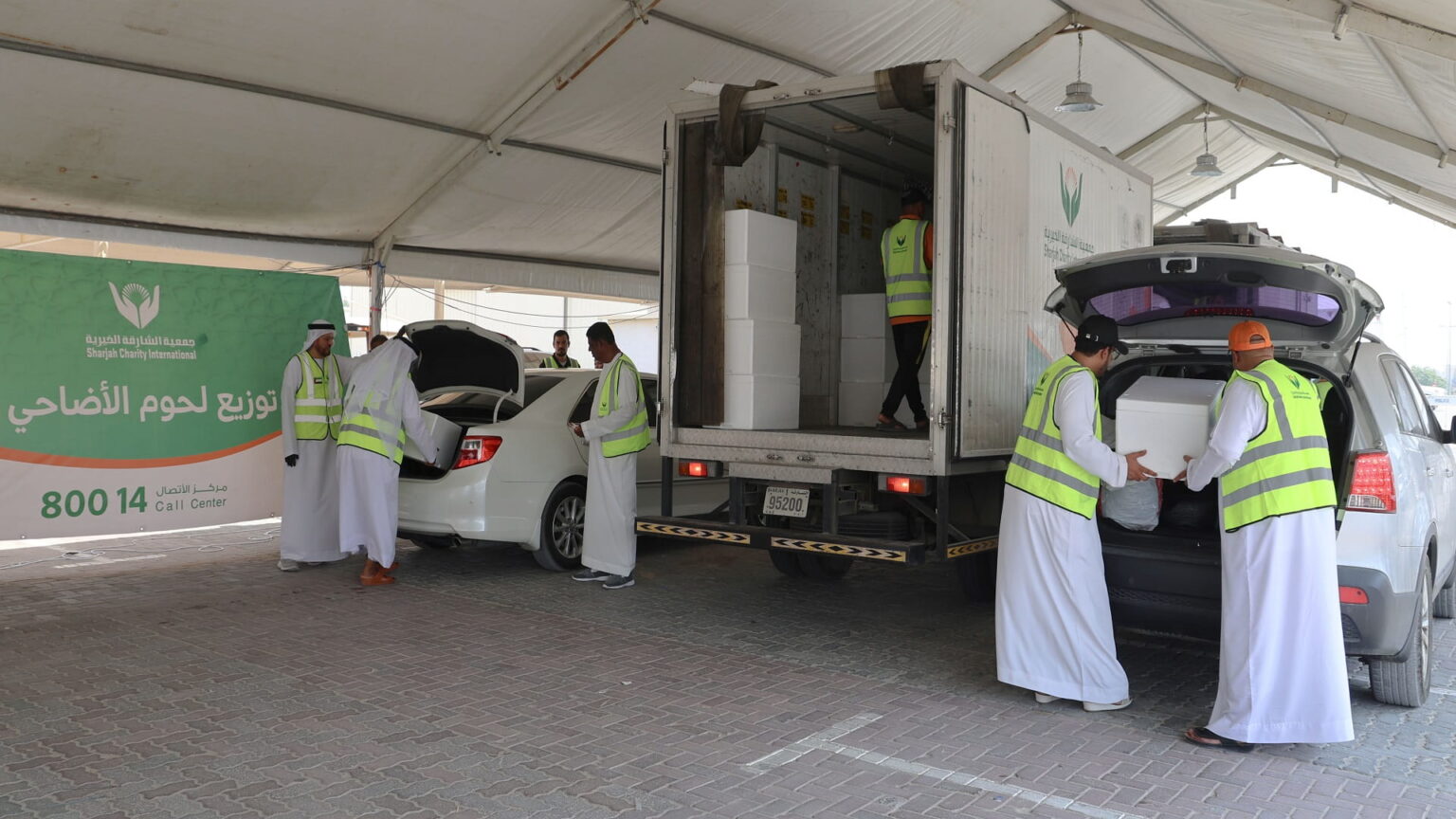 خيرية الشارقة توزع 19,380 ألف أضحية في عيد الأضحى خيرية الشارقة توزع 19,380 ألف أضحية في عيد الأضحى