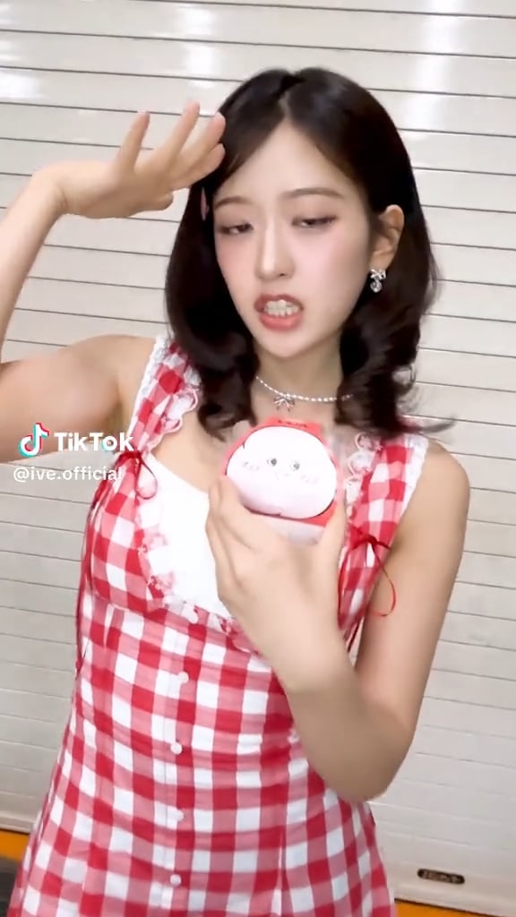 250615 ive تحديث Tiktok الرسمي مع Yujin و Rei - الكعك في الفريزر