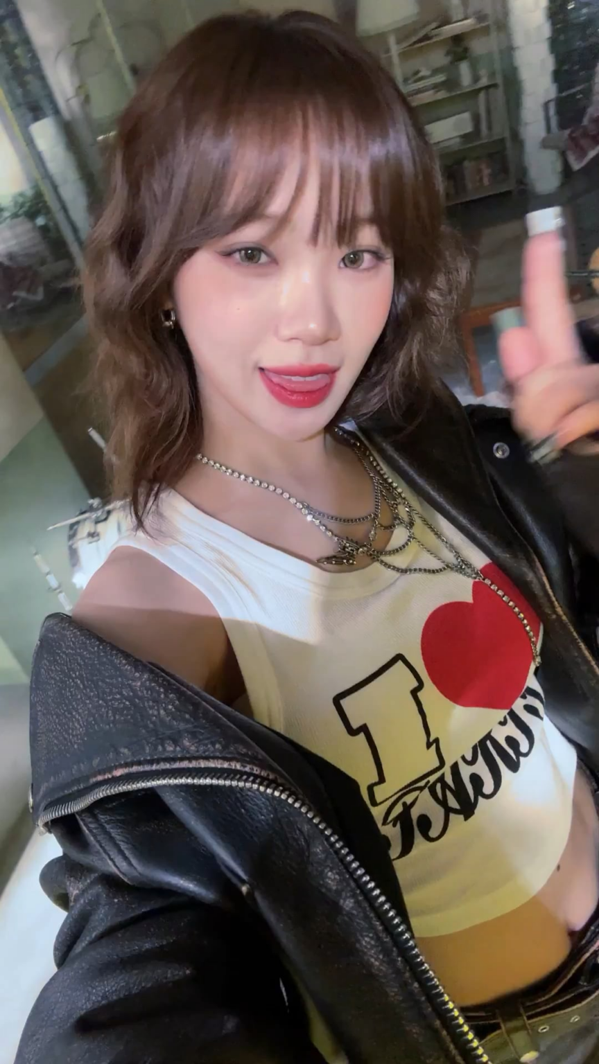 250618 Le Sserafim Tiktok Update مع Kim Chaewon - 🎵🤍