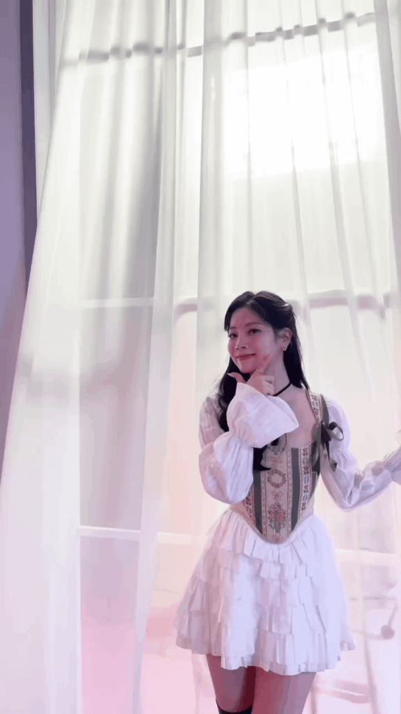 يا قليلا ، مينا تمتلك