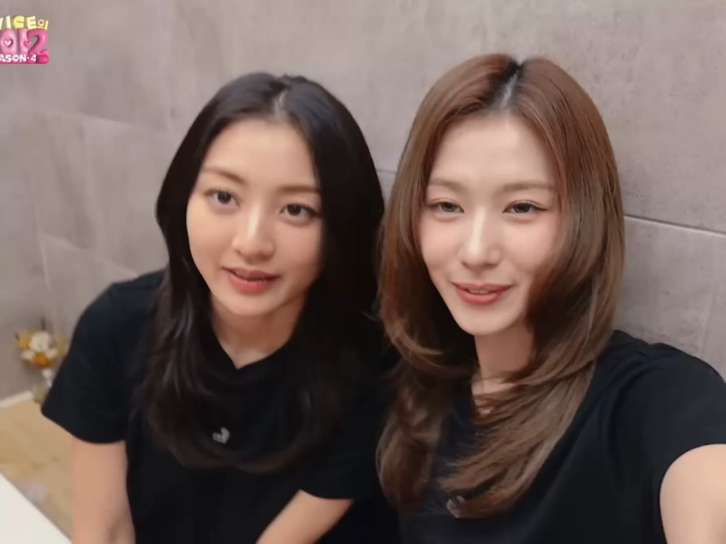 250613 - جيهيو وسانا تبدو جميلة جدا!