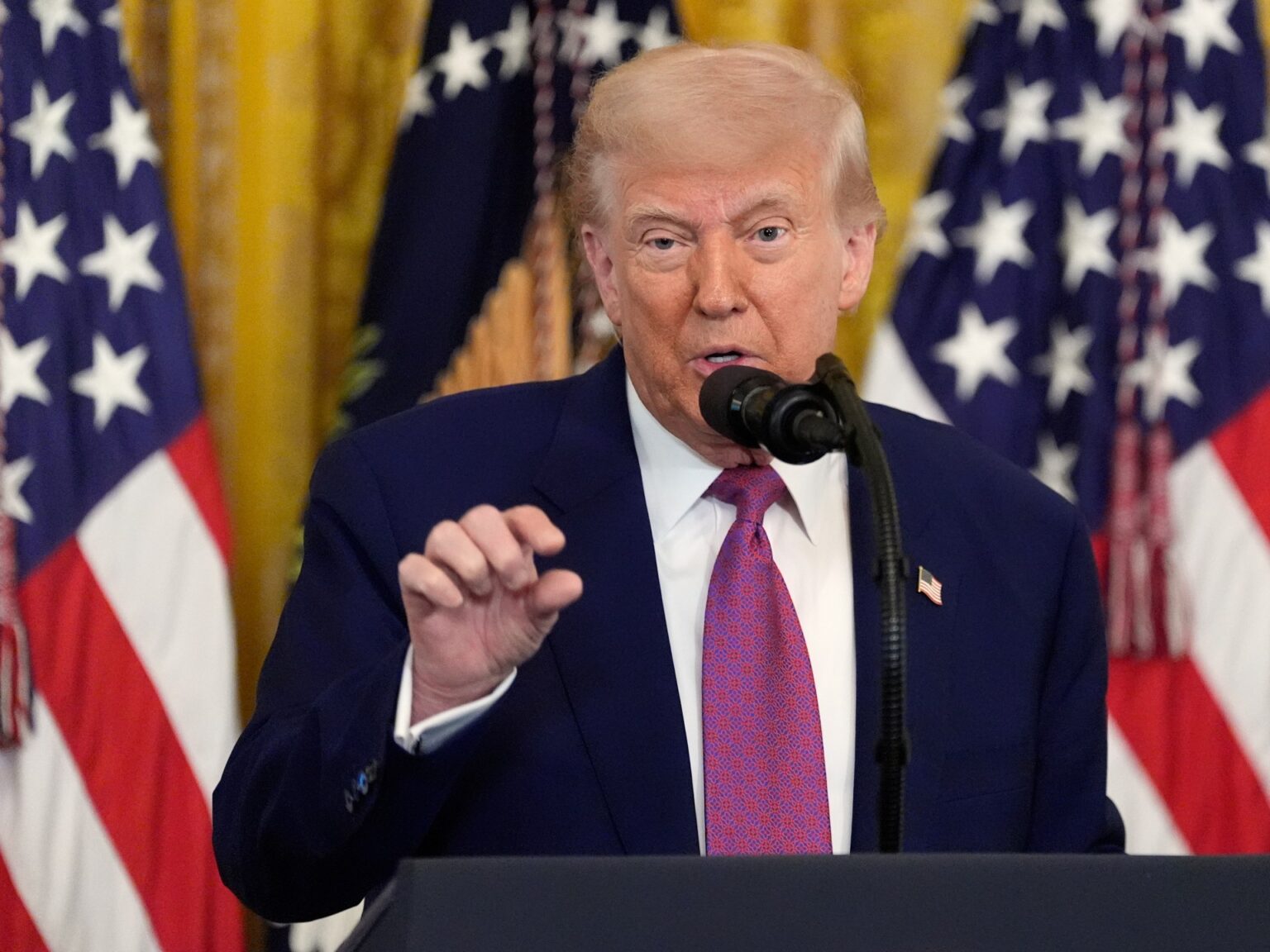 ترامب يعلّق على الهجوم الإسرائيلي على إيران ودعوات دولية للتهدئة | أخبار ترامب يعلّق على الهجوم الإسرائيلي على إيران ودعوات دولية للتهدئة | أخبار