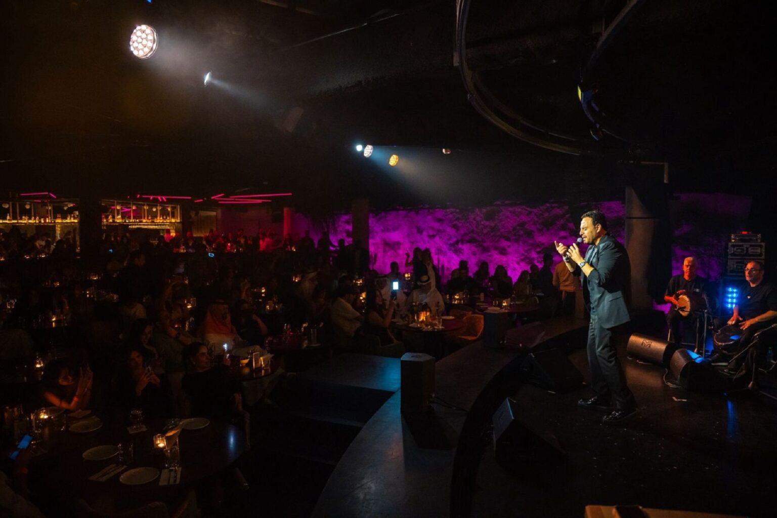 عاصي الحلاني يُشعل أجواء البحرين في حفلين متتاليين ويواصل نجاحاته الصيفية عاصي الحلاني يُشعل أجواء البحرين في حفلين متتاليين ويواصل نجاحاته الصيفية