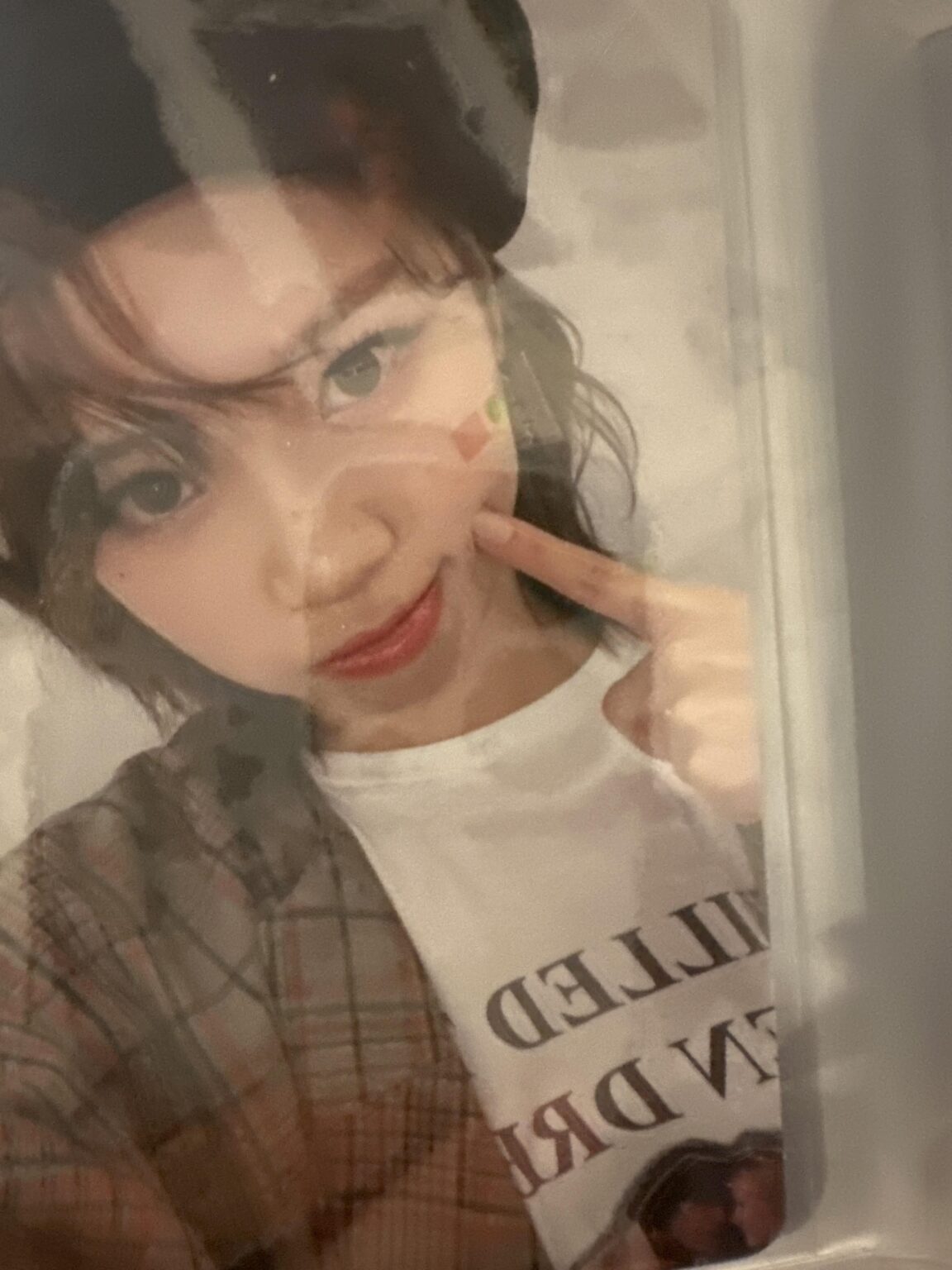 أي شخص يعرف ما هو قميص تشايون الذي يرتديه في هذا الملعب الضوئي؟ (أستطيع أن أقول إنه بالتأكيد من فيلم Virgin Suicides)