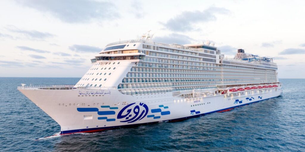 تحمل 2351 سائحًا.. مصر تستقبل سفينة سياحية بطول 303 أمتار وغاطس 8.5 متر