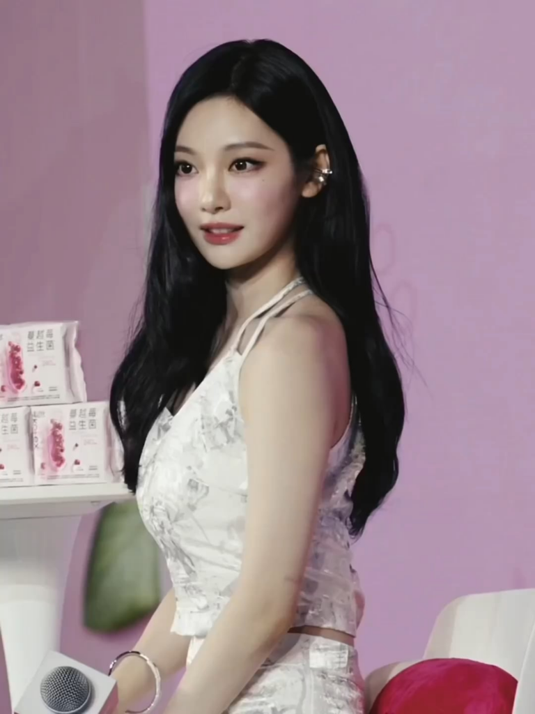 250612 Kotex Weibo Update مع Ningning - سمعت أن البث المباشر يوم السبت قد تم إعادة تشغيل 10،086 مرة؟ 🤔 Kotex موجود هنا مع COTEX Aightlish Cut! ... كيف يمكن أن يكون هناك مثل هذا النينغ اللطيف في هذا العالم!