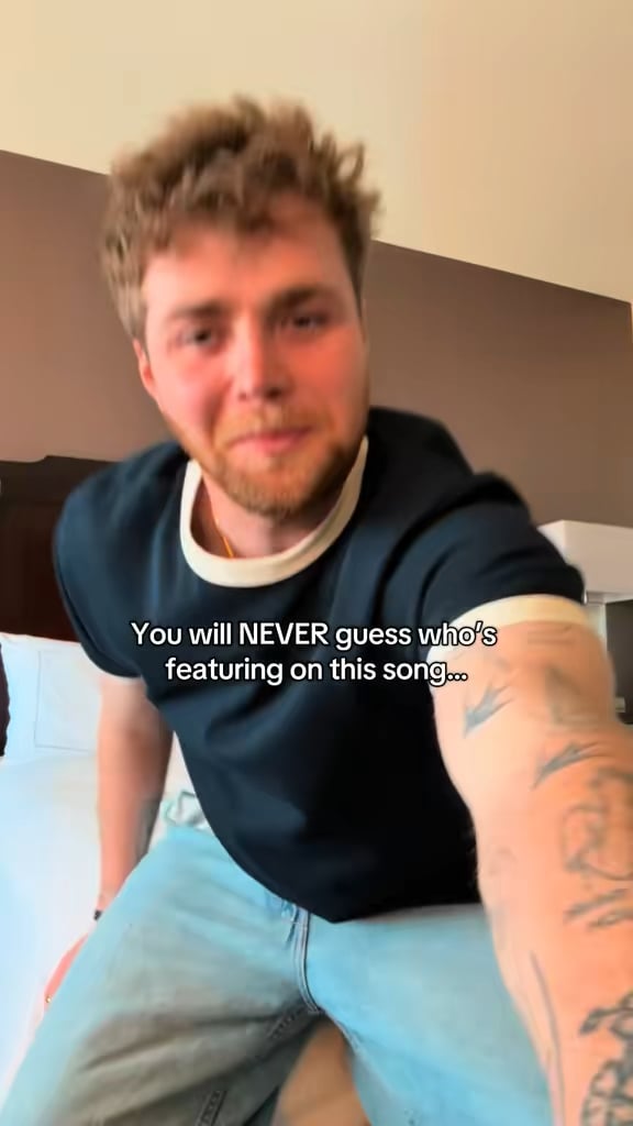 يلمح أليكس وارن إلى أغنية جديدة تعرض Rosé